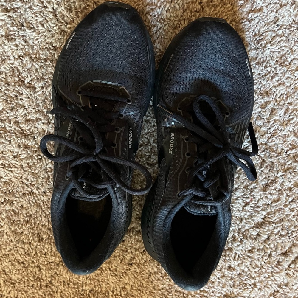 Brooks Adrenaline size 8.5